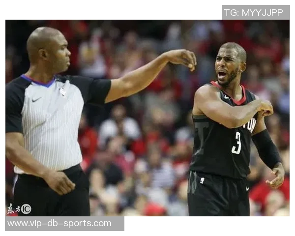 大洛专注卡位技巧努力为队友创造更好抢板机会 大洛专注卡位技巧努力为队友创造更好抢板机会