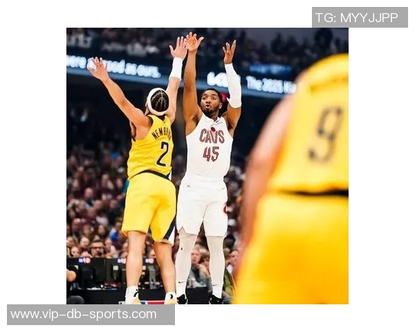 米切尔半场表现亮眼5中3贡献7分1板2助2断展现实力 米切尔半场表现亮眼5中3贡献7分1板2助2断展现实力