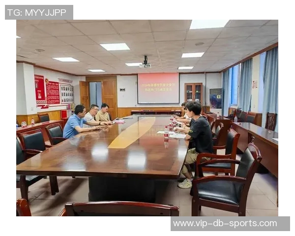 小桥谈球队防守提升秘诀强调沟通与转换进攻的默契配合 小桥谈球队防守提升秘诀强调沟通与转换进攻的默契配合