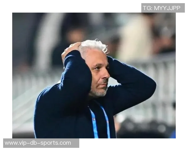 阿莱格里在更衣室严厉批评莱奥直言要其端正态度并努力拼搏 阿莱格里在更衣室严厉批评莱奥直言要其端正态度并努力拼搏