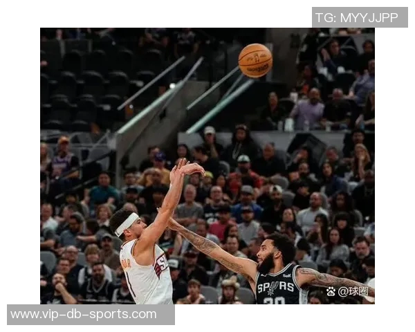 布克三节高效表现斩获24分7助攻正负值22助球队取得领先 布克三节高效表现斩获24分7助攻正负值22助球队取得领先