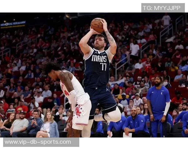 东契奇首秀表现出色15投7中三分球4记斩获25分7篮板4助攻 东契奇首秀表现出色15投7中三分球4记斩获25分7篮板4助攻