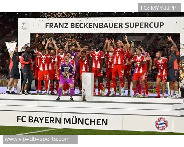 拜仁慕尼黑25-26赛季全家福展现新援风采与德超杯沙拉盘荣耀