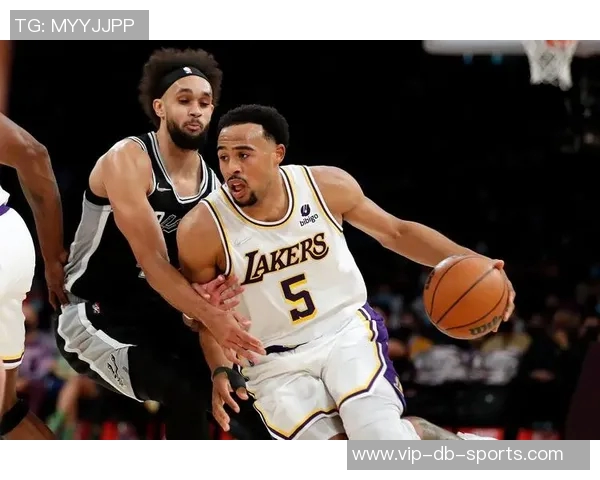 卡斯尔与文班训练赛中膝盖相撞受伤初步评估显示伤势并不严重 卡斯尔与文班训练赛中膝盖相撞受伤初步评估显示伤势并不严重