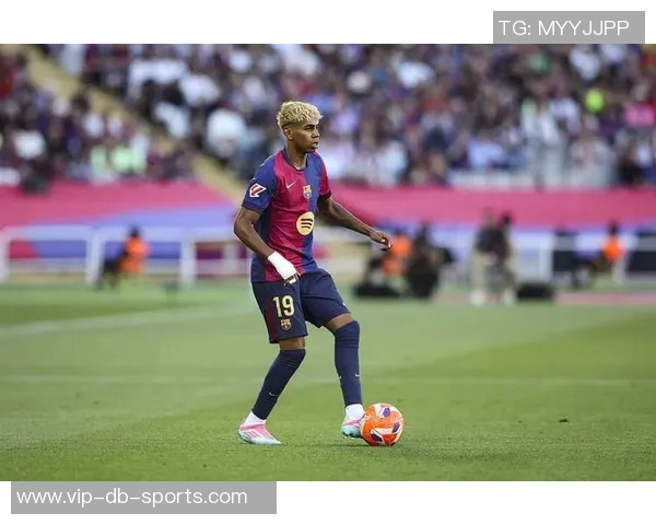 皇马球迷回应亚马尔嘲讽:明天让他们见识我们的实力 皇马球迷回应亚马尔嘲讽:明天让他们见识我们的实力