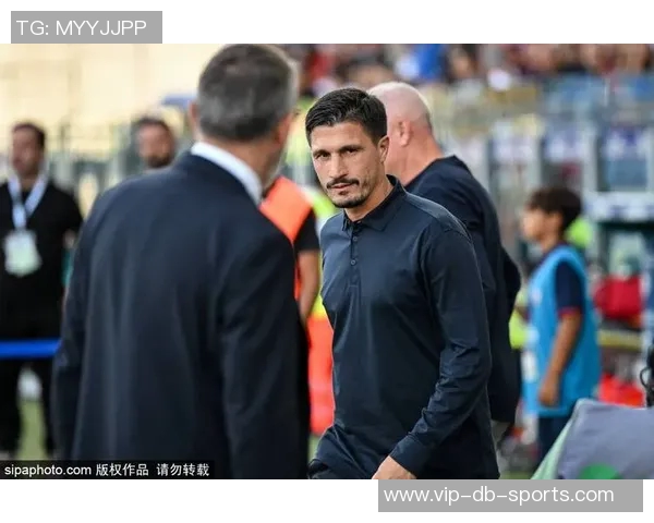 齐沃安慰皮奥错失空门展现球队团结精神与互助氛围 齐沃安慰皮奥错失空门展现球队团结精神与互助氛围