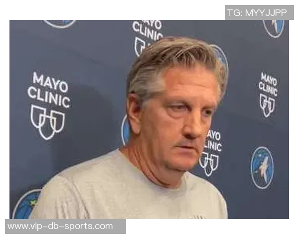 芬奇称赞迪林厄姆训练营表现出色强调其突分接球投篮任务