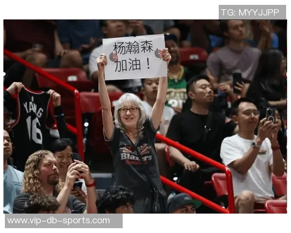 杨瀚森赛后与女友及团队聚餐洛杉矶韩料店共享夜宵时光 杨瀚森赛后与女友及团队聚餐洛杉矶韩料店共享夜宵时光