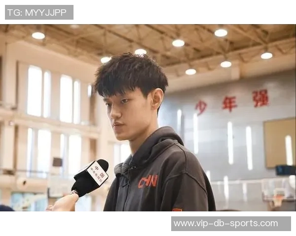 曾凡博向队友请求传球却遭无视队友选择独自进攻引发热议